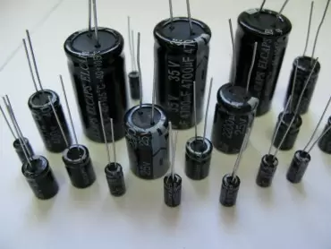 Конденсатор электролитический 2200 мкФ 50V 105°C d16 h36 - Фото №1